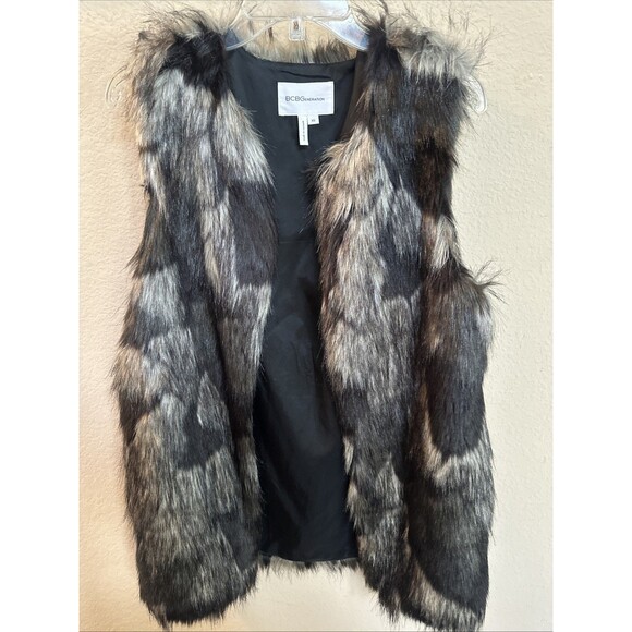 BCBGeneration Faux Fur Abstract Print Vest Sz XS - Picture 2 of 9